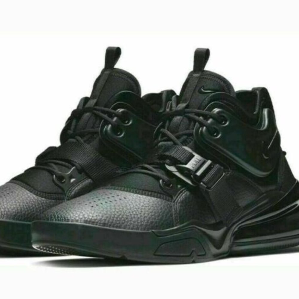 Nike Black Sneakers